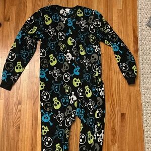 Cherokee Boys XL skull print flannel footed pajamas.